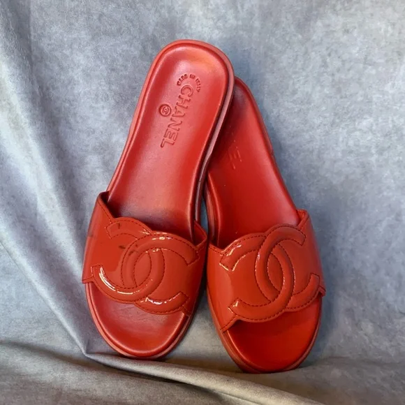 Chanel Cherry Red Patent Leather CC Slides Slipper Sandal Shoes Sz. 39.5 - Picture 1 of 9